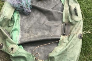 На водоймі у Луцьку засікли чоловіків, які з човна ловили рибу сітками (Фото)