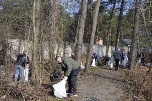 90 мішків сміття на 500-ах метрах: У Шацькому нацпарку прибрали «Два озера» (Фото)