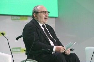 «Ходила навколо і кашляла»: Фукс розповів, хто міг заразити Кернеса коронавірусом
