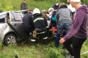 На Рівненщині трапилася моторошна ДТП: жінку з потрощеного авто витягнули рятувальники (Фото)