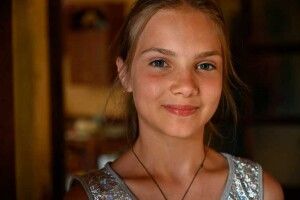 Президент нагородив 12-річну дівчинку, яка врятувала дітей від повені