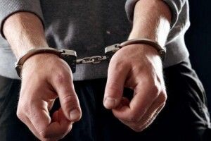 Волинянин вибив вхідні двері у хаті односельця й задушив його