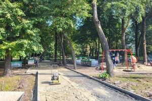 У Ковелі облаштовують доріжки у сквері Слави (Фото)