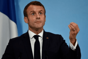 Макрон закликав не принижувати росію