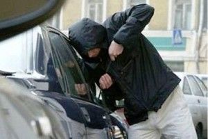 Луцька місцева прокуратура просить автовласників бути пильними – в обласному центрі почастішали крадіжки із авто!