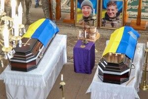 Двох синів російського добровольця поховали на алеї слави на Західній Україні (Відео)