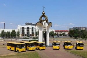 Нові шкільні автобуси для шести громад Волині