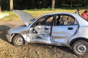 У Рівному легковик не розминувся з бусом
