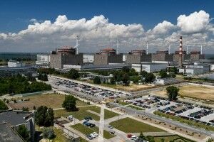 На грані катастрофи: окупанти розмістили вибухівку та зброю у машинній залі енергоблока ЗАЕС (Відео)