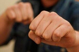 Побив і пограбував перехожого