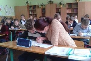 «Піднятися сходами» чи «зрозуміти предмет»: хто допомагає особливим дітям у школах Луцька