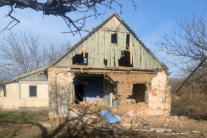 Дивом вижили: ворожа ракета вдарила по будинку, у якому перебували діти