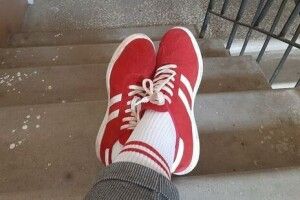 У Білорусі жінку оштрафували за біло-червоні шкарпетки