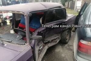 У Рівному сталася аварія, постраждала жінка  