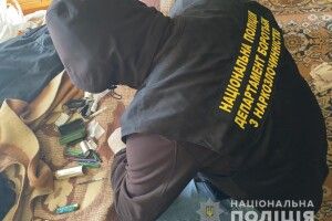 Налагодив схему: у місті на Волині викрили наркоділка (Фото)
