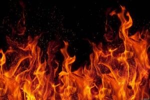 У Луцьку посеред вулиці палає автомобіль
