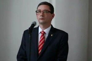 Несподівана любов: прессекретар президента Чехії одружився з українкою, яку прийняв як біженку