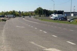 Людей почули: у селі під Луцьком облаштують безпечні зупинки та переходи