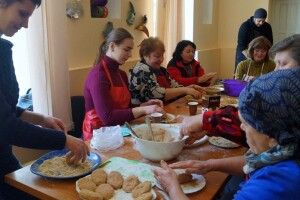 У театрі на Львівщині щодня готують по 2 тисячі котлет для бійців (Фото)