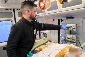 Волинські лікарі виконали надскладне транспортування пацієнта у критичному стані