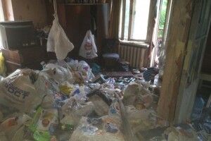 Із-під завалів непотребу  поліцейські врятували літню жінку, яка там пролежала три дні