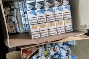 У кіосках на ринках Рівного активно торгували контрафактними цигарками