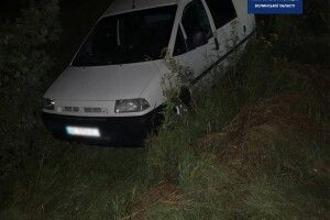 На трасі Луцьк-Рівне нетверезий водій злетів в кювет 