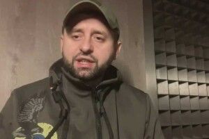 Арахамія пояснив, навіщо вдягає кепку на перемовинах
