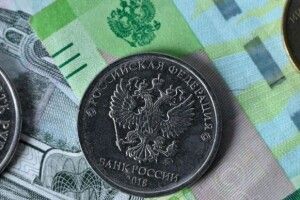 Російський рубль обвалився до історичного мінімуму