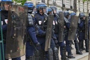 Під час акції «жовтих жилетів» у Парижі затримано понад сотню її учасників