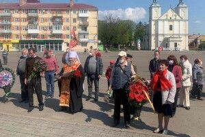 У Володимирі – Волинському священнослужителі поклали квіти до Обеліску Слави