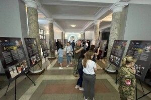 У Луцьку діє фотовиставка, присвячена білоруським добровольцям