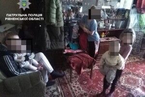 Патрульні взялися за 24-річну матір, яка залишає без нагляду чотирьох дітей