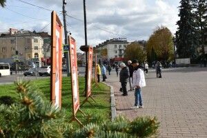 До 28 листопада в центрі Луцька діятиме виставка «Герої наших вулиць» 