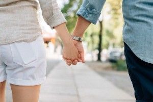 Вчені довели – є слова, від яких люди стають ближчими