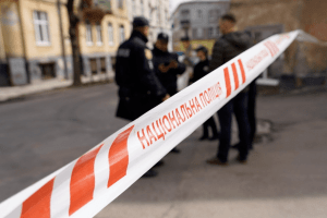 У Львові чоловік стріляв із рушниці з вікна квартири