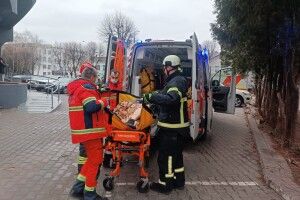 Волинські рятувальники врятували двох літніх людей, які опинилися в зачинених квартирах