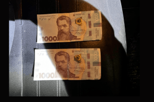 П’яний водій пропонував поліцейським 2000 гривень