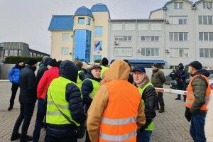 Під польським консульством у Луцьку відбулася акція протесту водіїв і перевізників