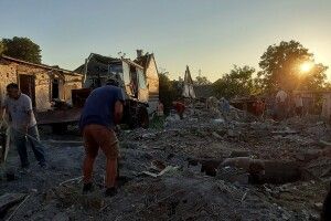 У Дубівській громаді на Ковельщині показали наслідки падіння уламків ракети з білорусі (Фото)