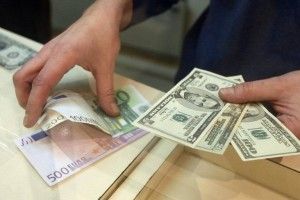Курс валют: долар скинув темп