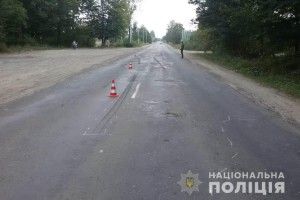 Під Костополем автівка насмерть збила 80-річного велосипедиста