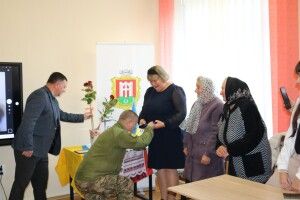 У громаді на Волині сім’ям захисників вручили високі державні нагороди (Фото)