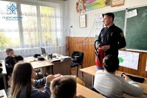 У Володимирі для дітей рятувальники провели урок безпеки (Фото)
