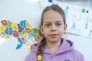 Юна волинянка передала гроші на допомогу ЗСУ