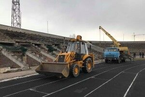 Долар падає, а вартість будівництва стадіону виросла