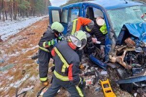 Показали відео, як рятували людей у жахливій автотрощі на Волині