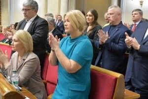 Виправили помилку «Слуг»: Рада ухвалила законопроект «ЄС» і повернула виплату лікарняних