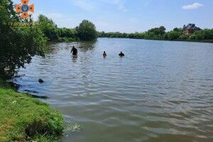 У Луцьку рятувальники витягнули з води людину