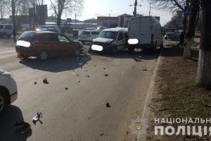 У Рівному зіткнулися три автівки